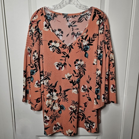 EVRI Floral V-Neck Blouse Plus Size 2X Smocked Bell Sleeves Boho Casual Top - Picture 2 of 7